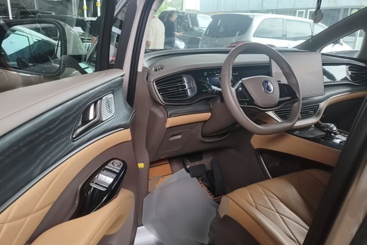 Used Denza D9 2022 EV 600 Four-Wheel Drive Flagship Model Driver Seat