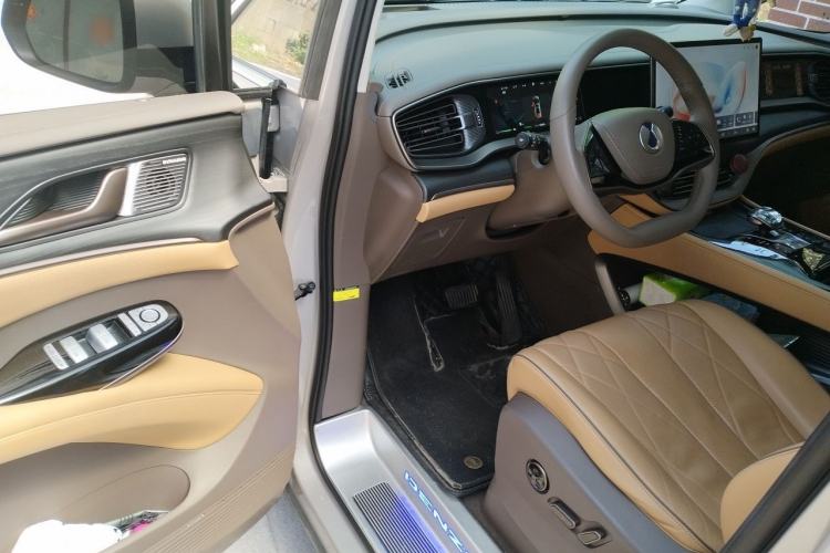 Used Denza D9 2022 DM-i 970 Four-Wheel Drive Flagship Model Driver Seat