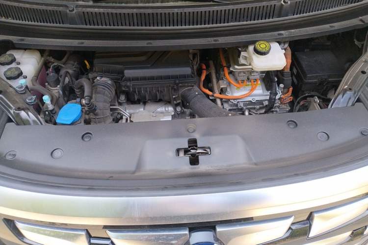 Used Denza D9 2022 DM-i 970 Four-Wheel Drive Flagship Model Engine Bay