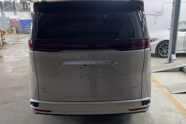 Used Denza D9 2022 DM-i 970 Four-Wheel Drive Prestige Model Exterior 4