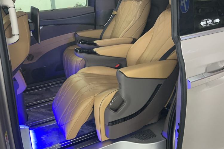 Used Denza D9 2022 DM-i 970 Four-Wheel Drive Prestige Model Interior 1
