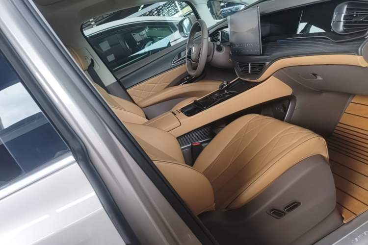 Used Denza D9 2022 EV 600 Four-Wheel Drive Flagship Model Right Front Seat