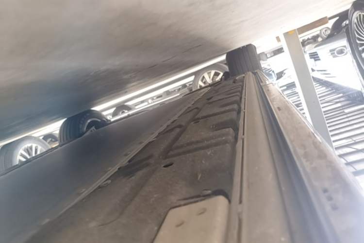 Used Denza D9 2022 EV 600 Four-Wheel Drive Flagship Model Right Side Sill