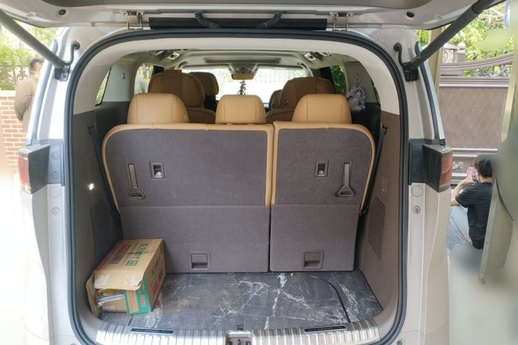 Used Denza D9 2022 DM-i 970 Four-Wheel Drive Flagship Model Trunk