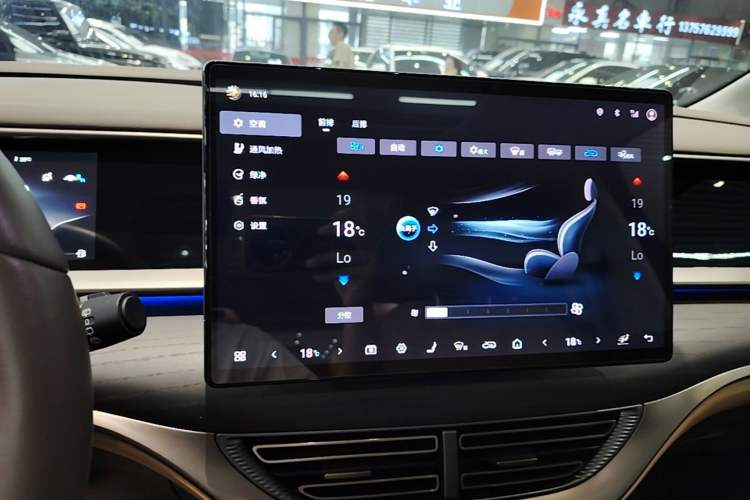 Used Denza D9 2022 DM-i 970 Four-Wheel Drive Flagship Model Audio And AC Panel