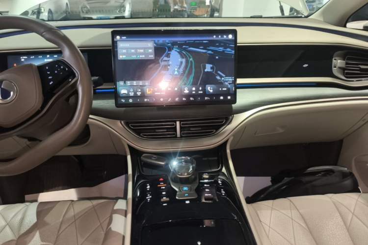 Used Denza D9 2022 DM-i 970 Four-Wheel Drive Flagship Model Audio And AC Panel