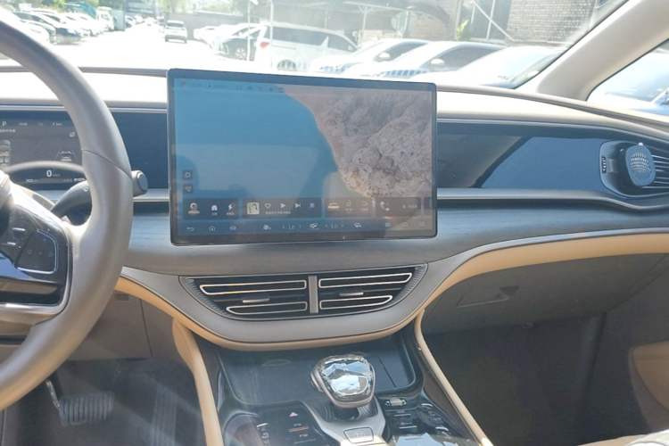 Used Denza D9 2022 EV 600 Four-Wheel Drive Flagship Model Audio And AC Panel