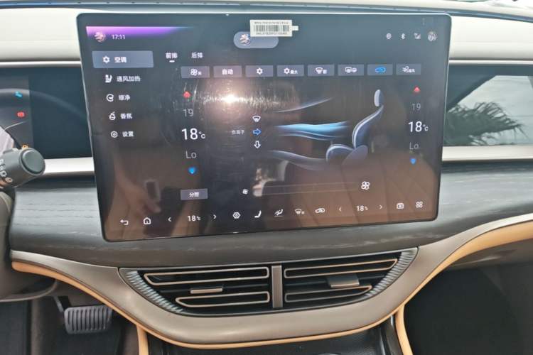 Used Denza D9 2022 DM-i 970 Four-Wheel Drive Prestige Model Audio And AC Panel