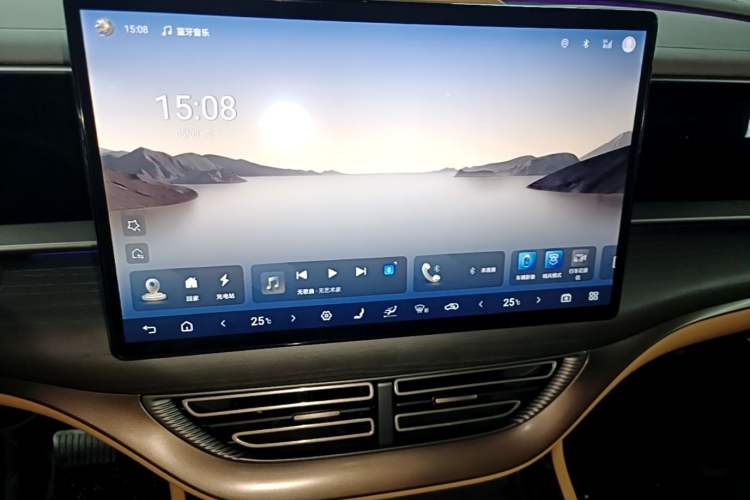 Used Denza D9 2022 DM-i 970 Four-Wheel Drive Flagship Model Audio And AC Panel