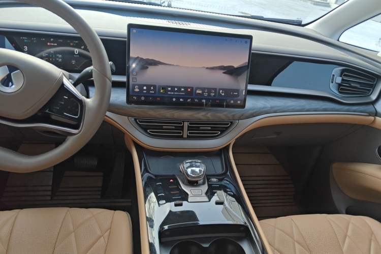 Used Denza D9 2022 DM-i 945 Luxury Model Audio And AC Panel