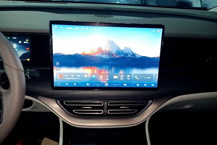 Used Denza D9 2022 DM-i 970 Four-Wheel Drive Flagship Model Audio And AC Panel