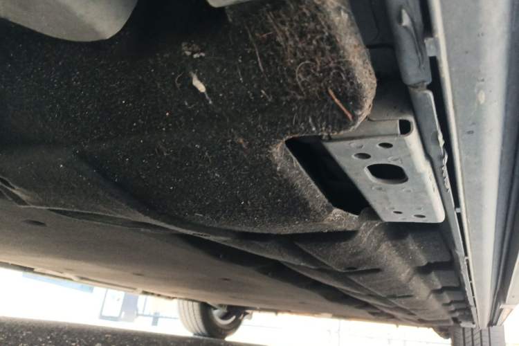 Used Denza D9 2022 DM-i 1040 Prestige Model Chassis Front Left