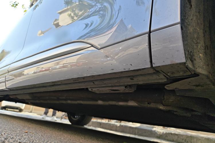 Used Denza D9 2022 DM-i 1040 Prestige Model Chassis Front Right