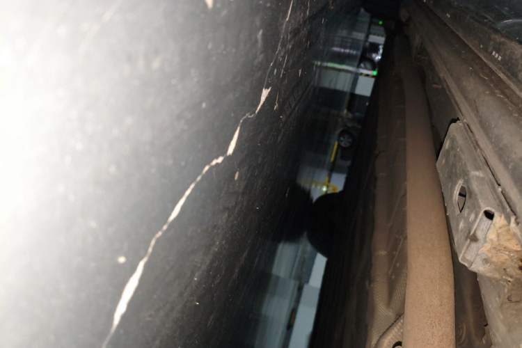 Used Denza D9 2022 DM-i 1040 Prestige Model Chassis Front Right