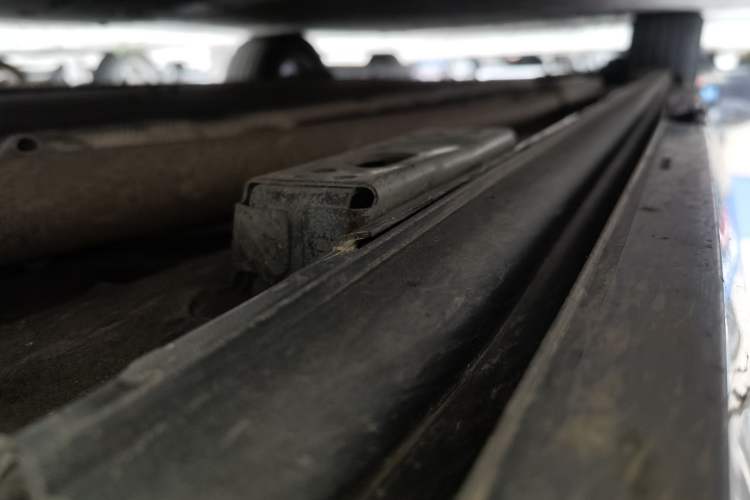 Used Denza D9 2022 DM-i 1040 Prestige Model Chassis Front Right