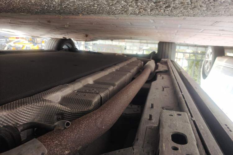 Used Denza D9 2022 DM-i 1040 Prestige Model Chassis Front Right