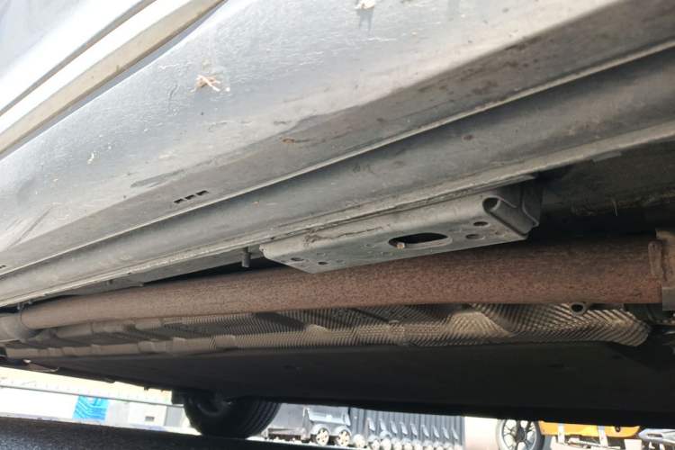 Used Denza D9 2022 DM-i 1040 Prestige Model Chassis Front Right