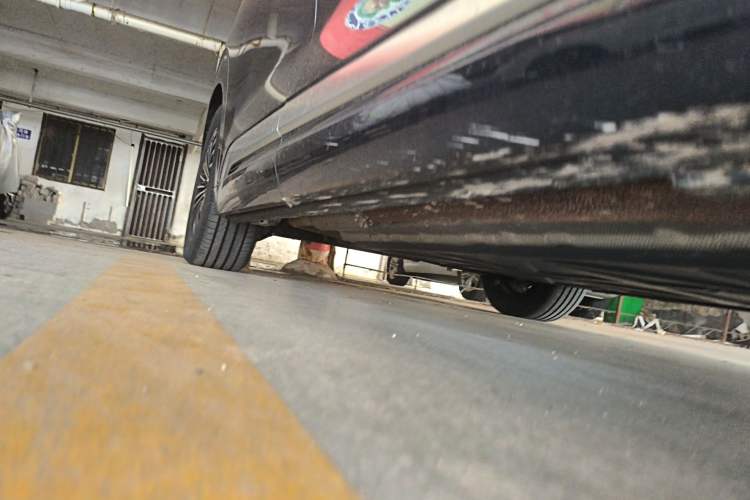Used Denza D9 2022 DM-i 970 Four-Wheel Drive Flagship Model Chassis Front Right
