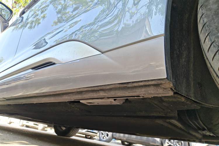 Used Denza D9 2022 DM-i 1040 Prestige Model Chassis Rear Left