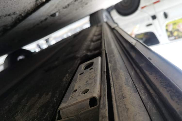 Used Denza D9 2022 DM-i 1040 Prestige Model Chassis Rear Left