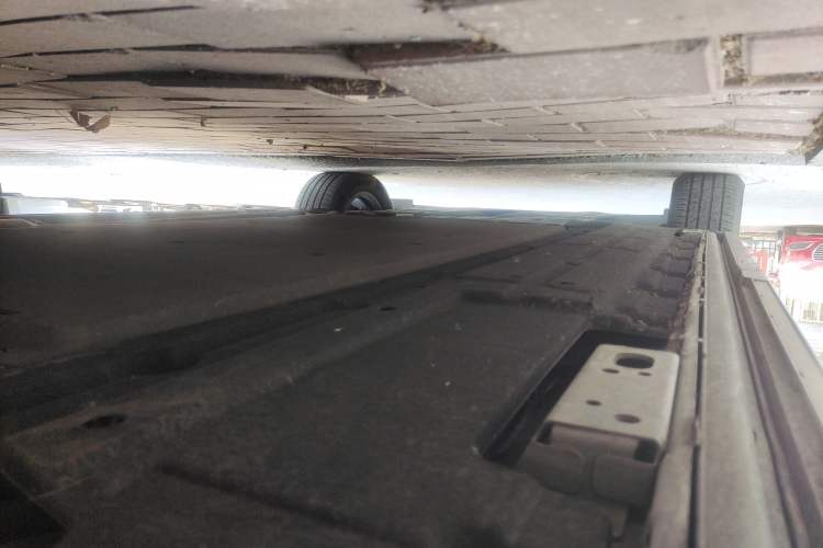 Used Denza D9 2022 DM-i 1040 Prestige Model Chassis Rear Left