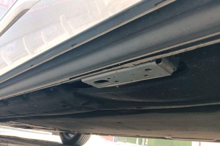 Used Denza D9 2022 DM-i 1040 Prestige Model Chassis Rear Left