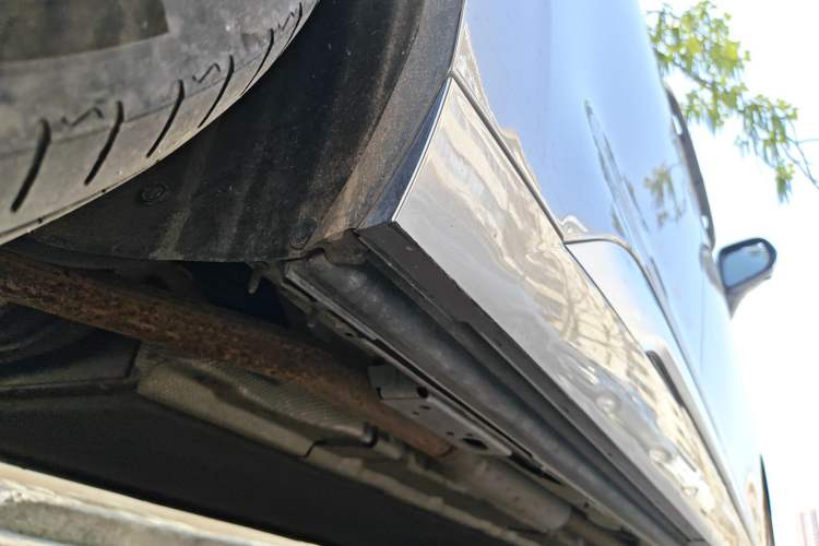 Used Denza D9 2022 DM-i 1040 Prestige Model Chassis Rear Right