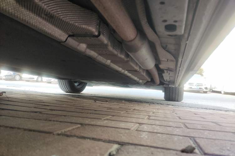 Used Denza D9 2022 DM-i 1040 Prestige Model Chassis Rear Right