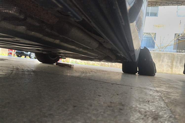 Used Denza D9 2022 DM-i 970 Four-Wheel Drive Flagship Model Chassis Rear Right
