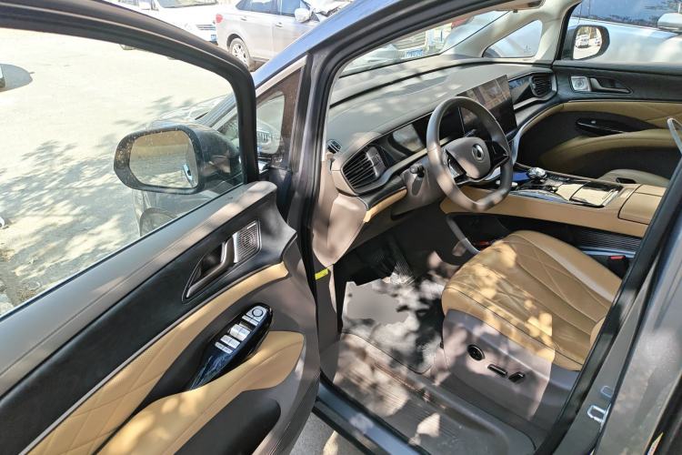 Used Denza D9 2022 DM-i 1040 Prestige Model Driver Seat