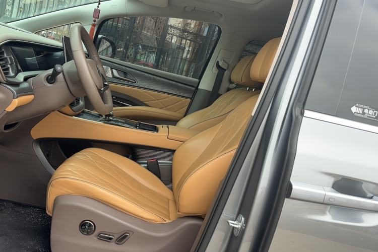 Used Denza D9 2022 DM-i 1040 Prestige Model Driver Seat