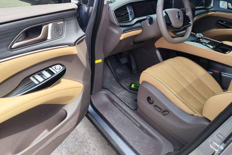 Used Denza D9 2022 DM-i 970 Four-Wheel Drive Flagship Model Driver Seat