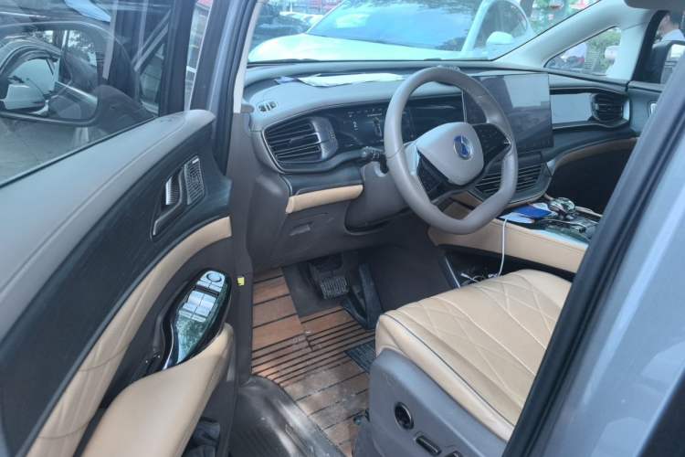 Used Denza D9 2022 DM-i 970 Four-Wheel Drive Prestige Model Driver Seat