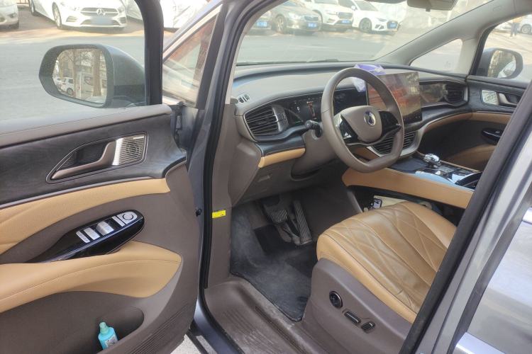Used Denza D9 2022 DM-i 1040 Prestige Model Driver Seat