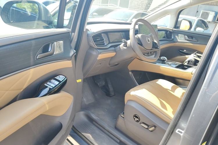 Used Denza D9 2022 EV 600 Four-Wheel Drive Flagship Model Driver Seat