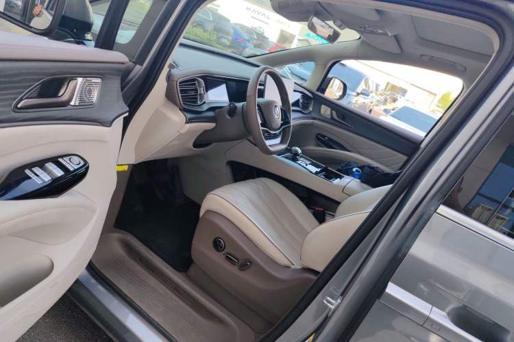 Used Denza D9 2022 DM-i 970 Four-Wheel Drive Flagship Model Driver Seat