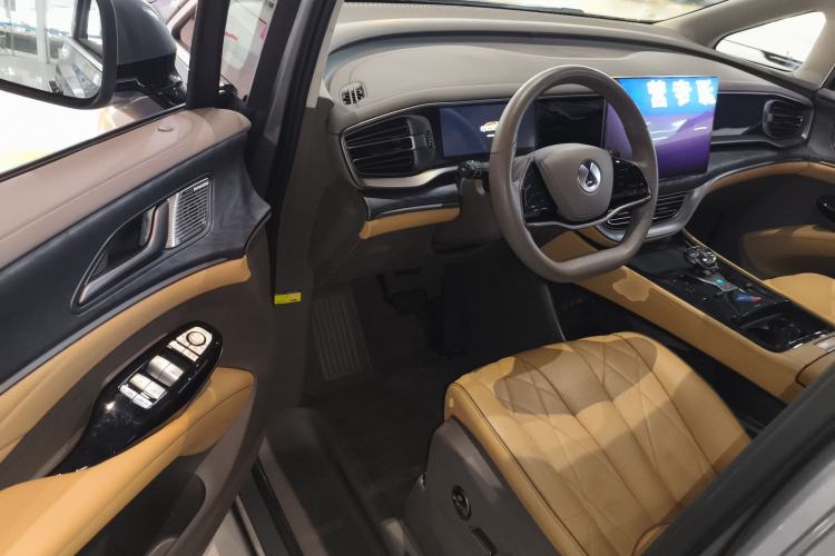 Used Denza D9 2022 DM-i 1040 Prestige Model Driver Seat