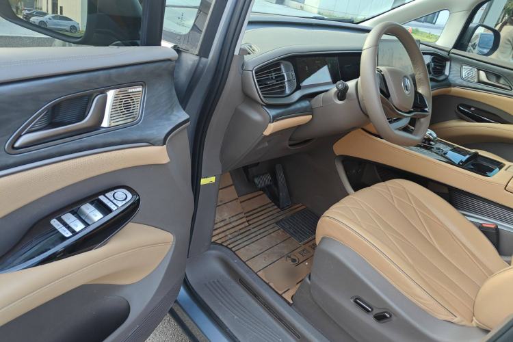 Used Denza D9 2022 DM-i 945 Luxury Model Driver Seat