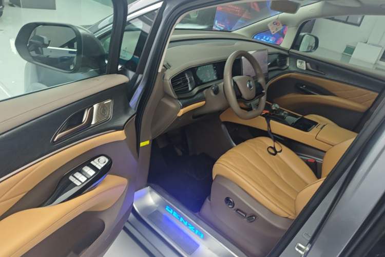 Used Denza D9 2022 DM-i 1040 Prestige Model Driver Seat
