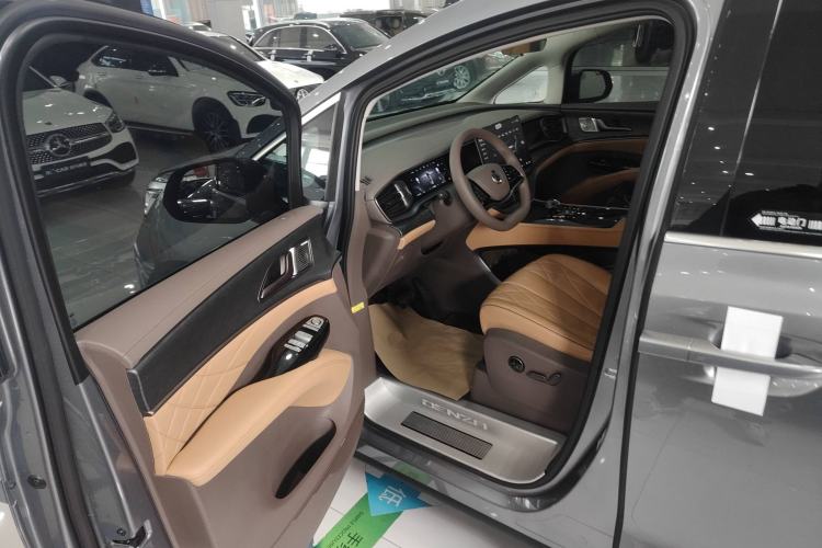 Used Denza D9 2022 DM-i 1040 Prestige Model Driver Seat