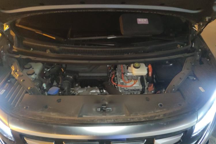 Used Denza D9 2022 DM-i 970 Four-Wheel Drive Flagship Model Engine Bay