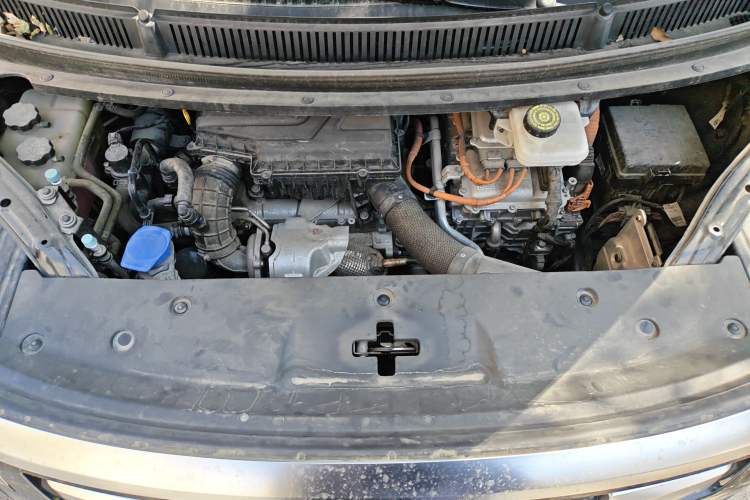 Used Denza D9 2022 DM-i 1040 Prestige Model Engine Bay