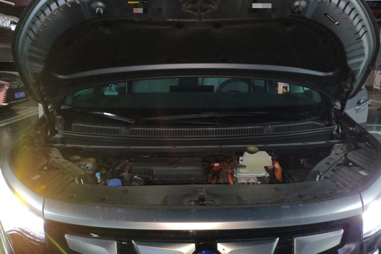 Used Denza D9 2022 DM-i 1040 Prestige Model Engine Bay