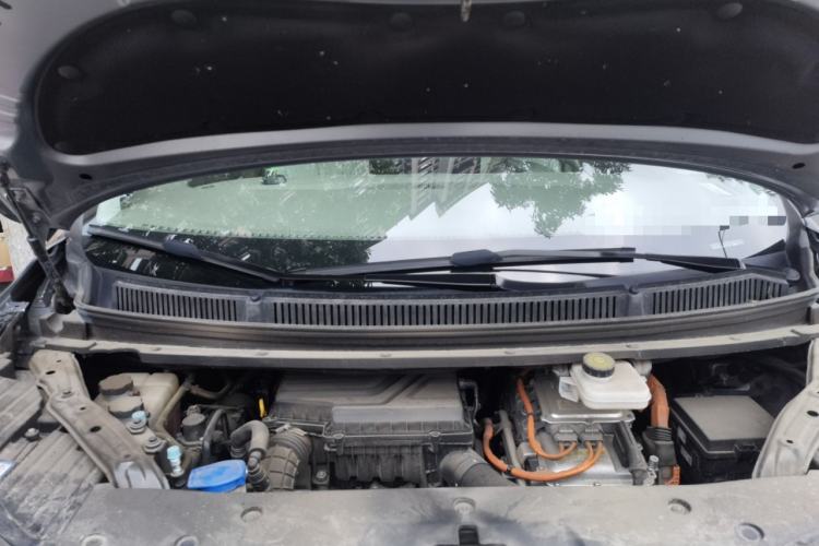 Used Denza D9 2022 DM-i 1040 Prestige Model Engine Bay