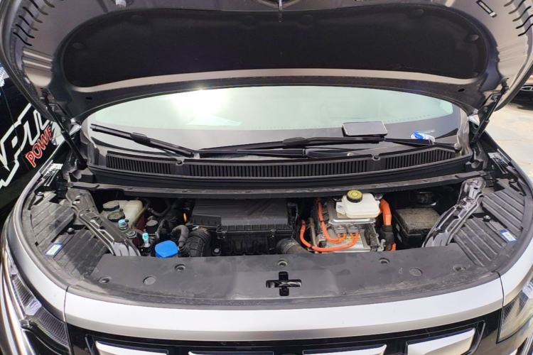 Used Denza D9 2022 DM-i 970 Four-Wheel Drive Flagship Model Engine Bay