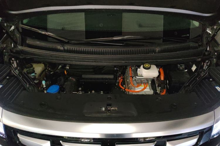 Used Denza D9 2022 DM-i 970 Four-Wheel Drive Flagship Model Engine Bay