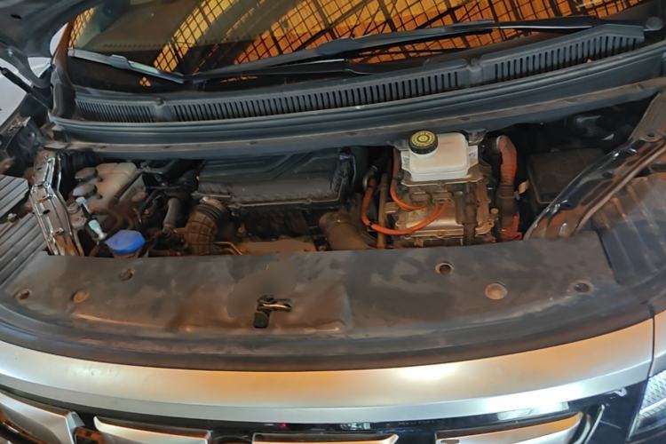 Used Denza D9 2022 DM-i 970 Four-Wheel Drive Flagship Model Engine Bay