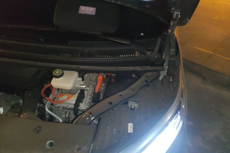 Used Denza D9 2022 DM-i 970 Four-Wheel Drive Flagship Model Engine Bay Left