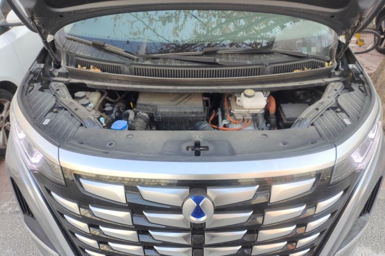 Used Denza D9 2022 DM-i 1040 Prestige Model Engine Bay