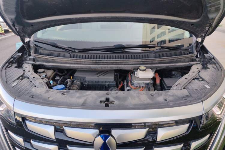 Used Denza D9 2022 DM-i 970 Four-Wheel Drive Flagship Model Engine Bay